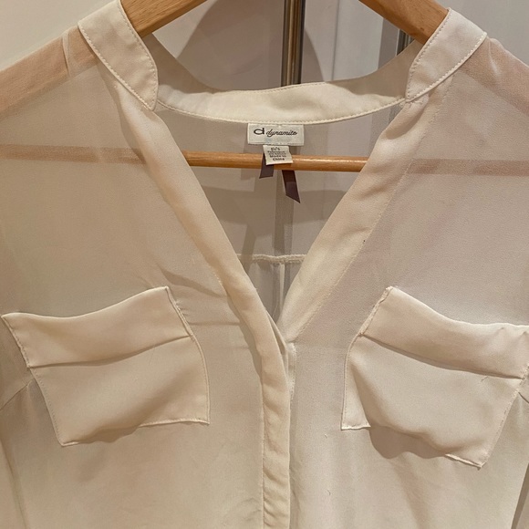 White Blouse from Dynamite, size MEDIUM, great condition. 👚 - Picture 2 of 4